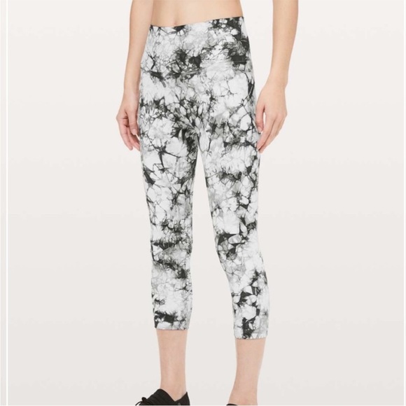 lululemon athletica Pants - Lululemon Wunder Under Crop Hi-Rise *Full-On Luxtreme Dual Shibori 21" Size 10